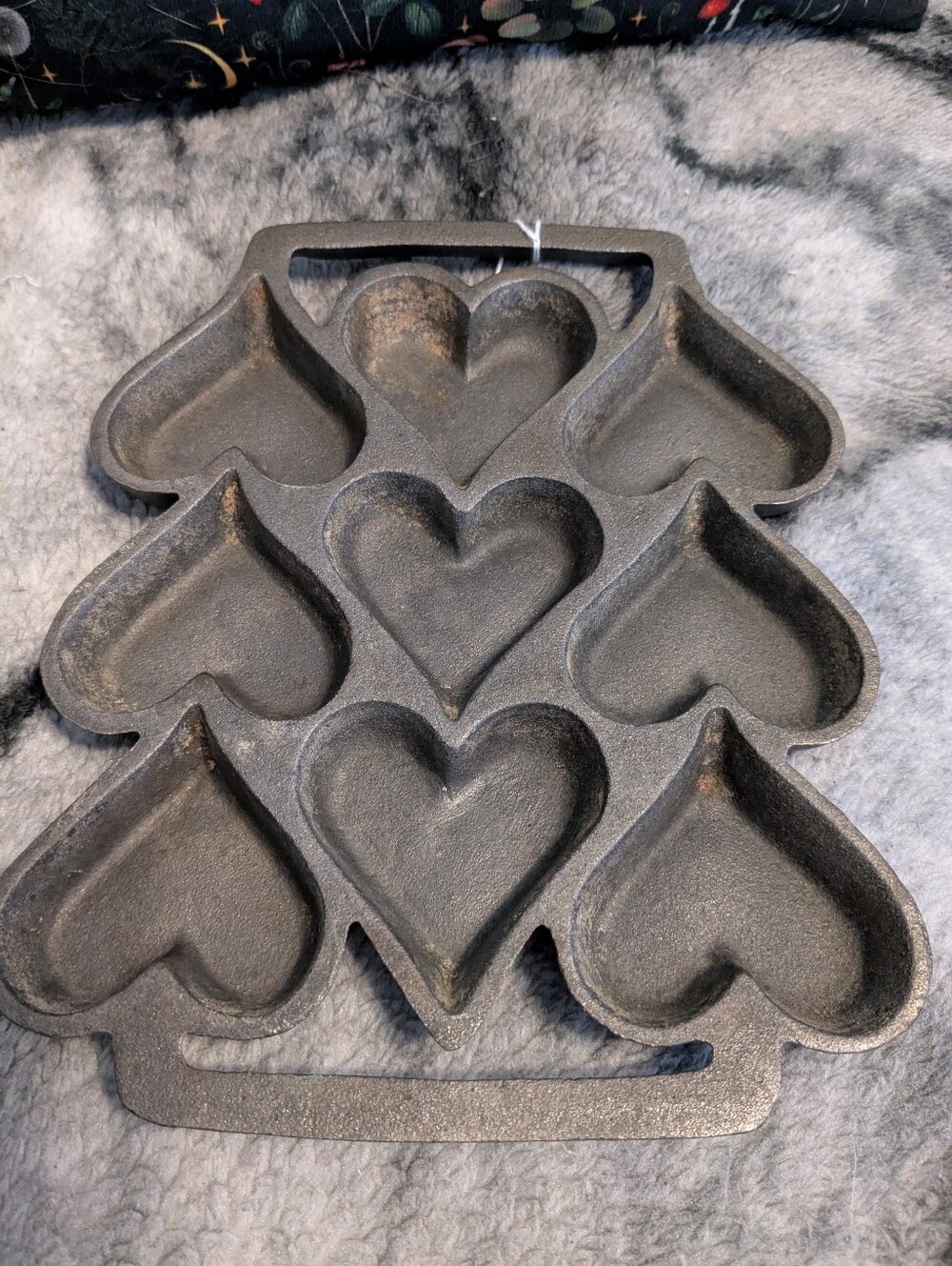 Cast Iron Heart-Shaped Mini  Muffin,Pancake & Treat Pan - Black